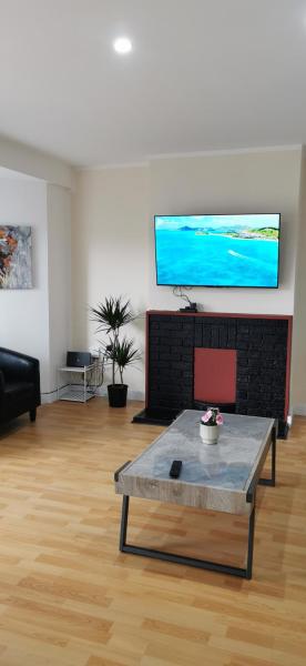 New refurbished 2 bedroom detached house